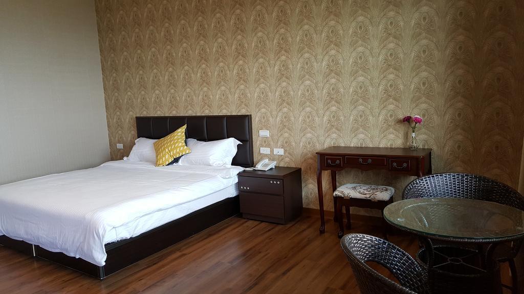 Chi House Hotel Miaoli Exterior photo
